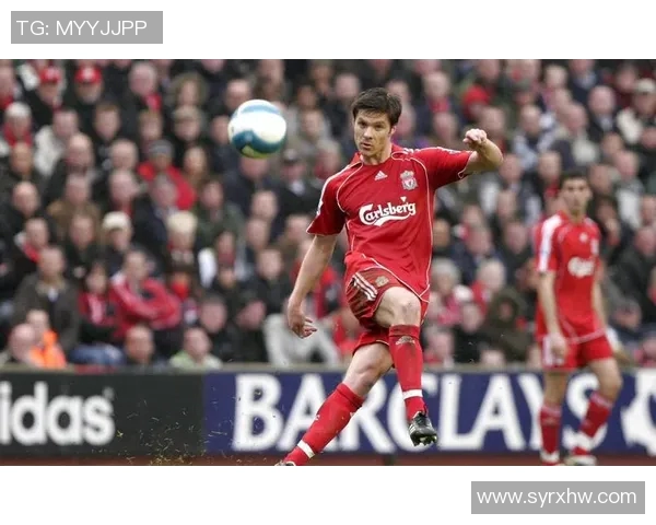 16号足球明星后卫的辉煌历程与场上风采解析